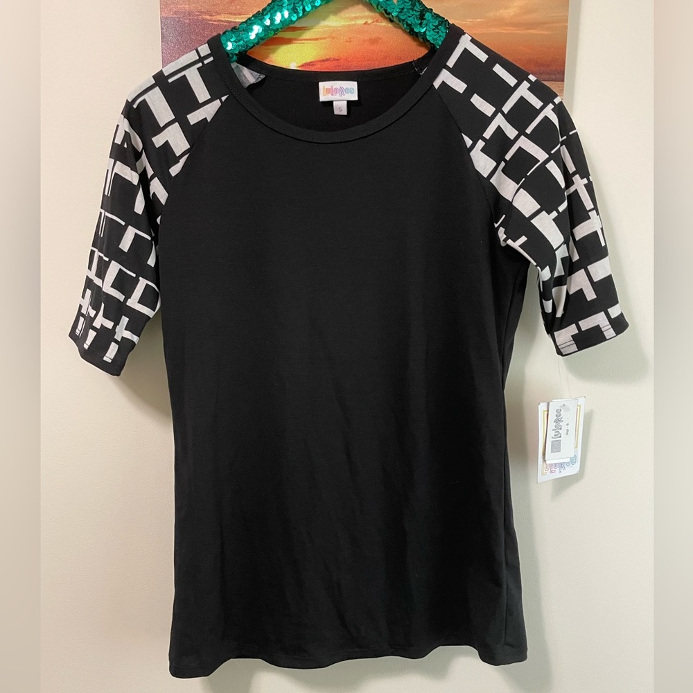 Lularoe Gigi black & white top nwt